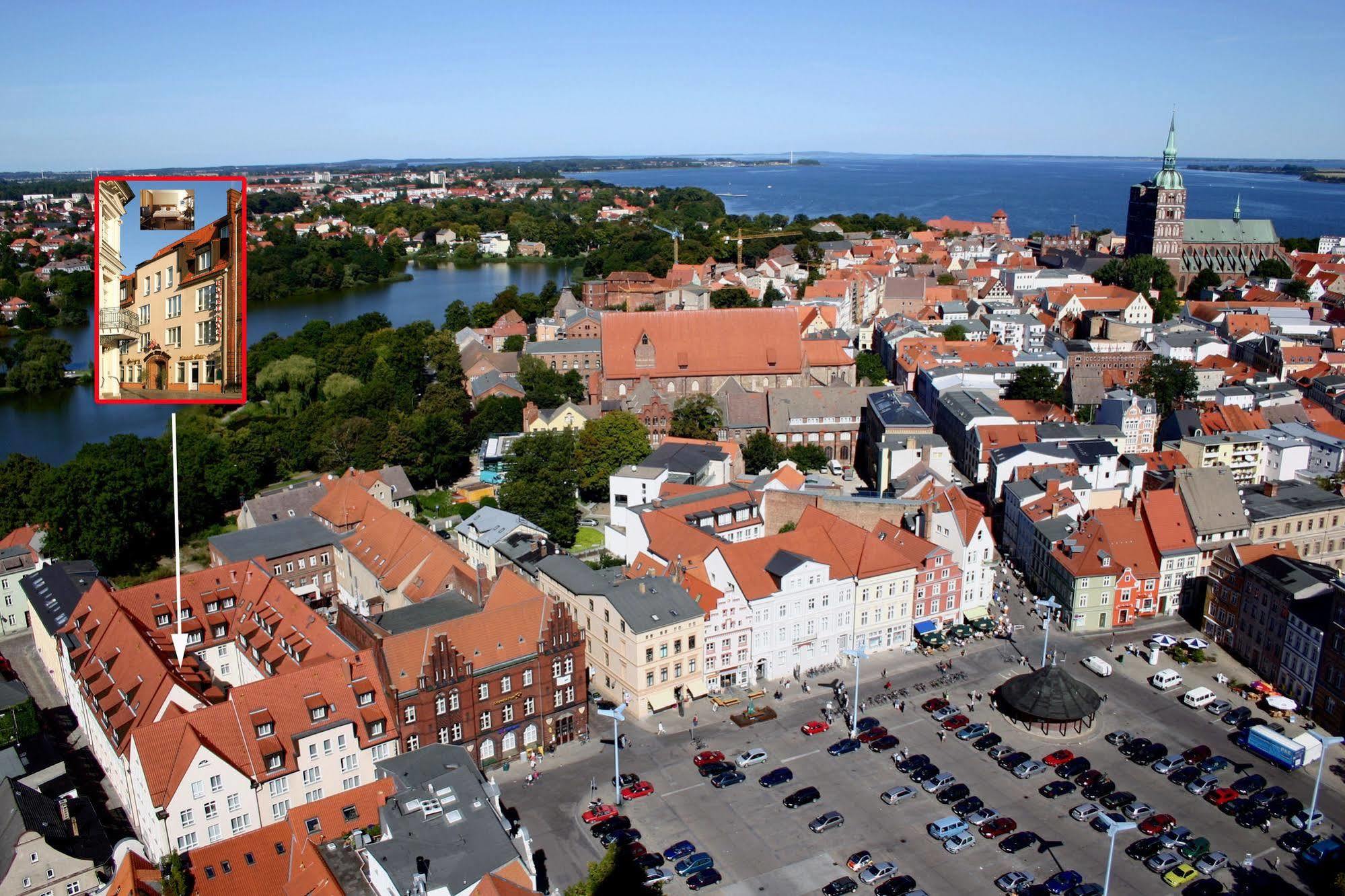 Altstadt Hotel Zur Post Stralsund Exterior photo